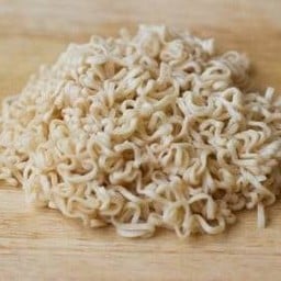 มาม่าลวก မားမာ့လူ့