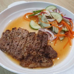 สเต็กหมูพริกไทยดำสลัดแซ่บ (ชุดเล็ก)