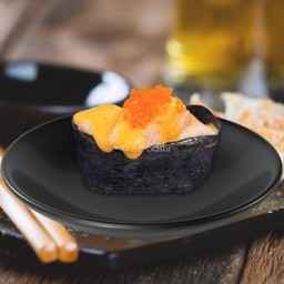 ข้าวห่อสาหร่ายยำแซลม่อล