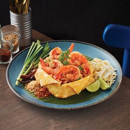 ผัดไทยกุ้งสดห่อไข่