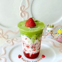 มัชฉะ สตรอว์เบอร์รีเย็น