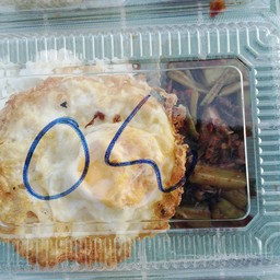 ข้าวผัดพริกปลาโอผักบุ้ง