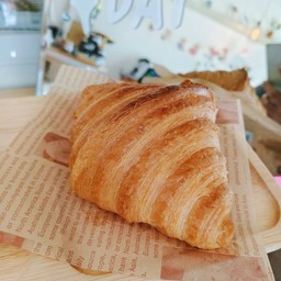 ครัวซองต์เนยฝรั่งเศษ ไซส์ใหญ่ 90 กรัม