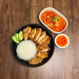 ข้าวไก่ทอดพะแนง