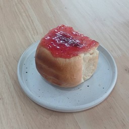 ขนมปังปิ้ง แยมสตอเบอรี่