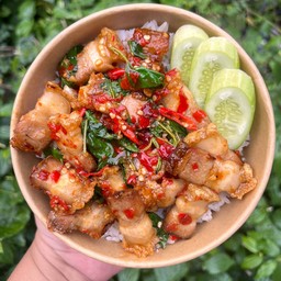 กะเพราหมูกรอบ