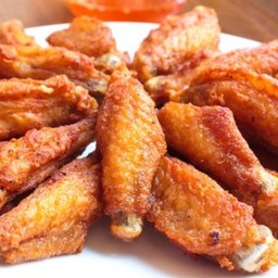 ปีกไก่ทอดกระเทียม