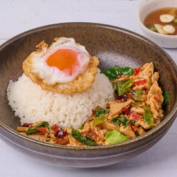 ข้าวผัดกะเพราไก่+ไข่เป็ดดาว