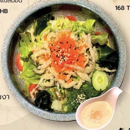 สลัดปลาเงินทอดพร้อมน้ำสลัดครีมงา