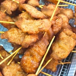 หมูทอดเสียบไม้5ไม้+ข้าวเหนียว2ห่อ