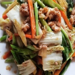 ผัดผักรวมหมูกรอบ