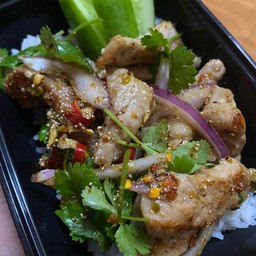 ข้าวหมูน้ำตก