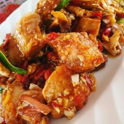 หมูกรอบคั่วราดขัาว