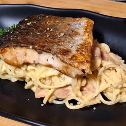 คาโบนาร่าแซลมอนย่าง