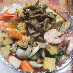 เจ๊น้อยยำแซ่บ