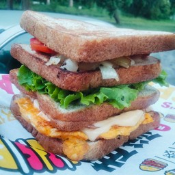 Smoked bacon Ham Eggs and Cheese พร้อมผัก sandwich