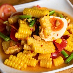 ตำข้าวโพดไข่เค็มทะเล