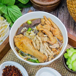 ก๋วยเตี๋ยวไก่ตุ๋น พิเศษ