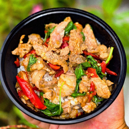 ข้าวกะเพราเนื้อชิ้น