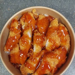 มาม่าหน้าไก่ทอดซอส hot and Spicy