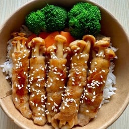 ข้าวหน้าเห็ดชิมิจิขาวพันสามชั้นสไลด์ ย่างซอสเทริยากิ