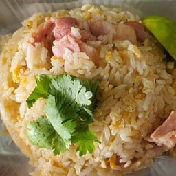 ข้าวผัดแฮม ไส้กรอก