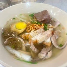 ต้มเลือดหมู ประตู4(จิงจูไฉ่) รามคำแหง24แยก26