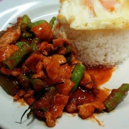 ผัดพริกแกงหมู