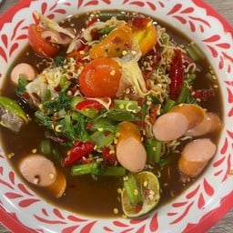 ตำมาม่าไส้กรอก