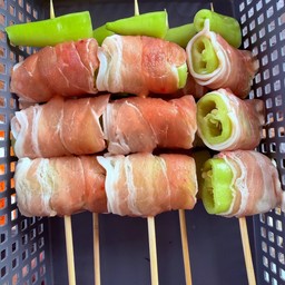 สามชั้นพันพริกหยวก