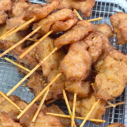 หมูทอดเสียบไม้10ไม้+ข้าวเหนียว4ห่อ