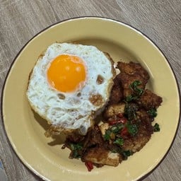 ข้าวกระเพราไก่ทอด