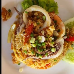 ข้าวผัดสเปนทะเล