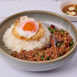 ข้าวผัดกะเพราหมู+ไข่เป็ดดาว