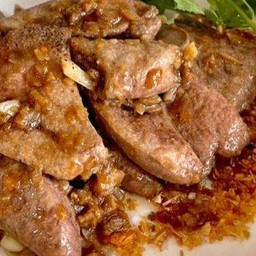 กระเทียมตับหมูราดข้าว