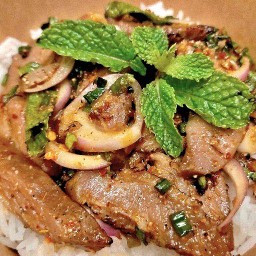 หมูต้นไทร (ข้าวคอหมูย่างน้ำจิ้มแจ่ว,ข้าวน้ำตกคอหมูย่าง, ข้าวไก่คาราเกะ)