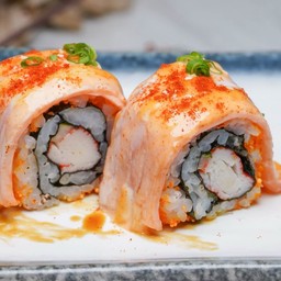 ซูชิแซลมอนโรลเบิร์นสไปซี่