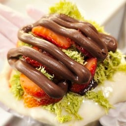 โมจิสตรอเบอรี่ช็อกโกแลตดูไบและนูเทลล่า