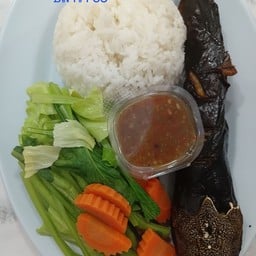 ร้านข้าวหน้าเนื้อBMส้มตำโคราช กอล์ฟวิว