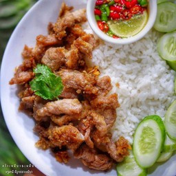 ข้าวหมูทอดกระเทียม