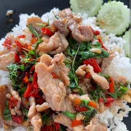 ข้าวกระเพราหมูชิ้น