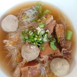 ก๋วยเตี๋ยว หมู-เนื้อตุ๋น Byสาว_ตุ๋ย หน้าแฟลต10 ห้วยขวาง