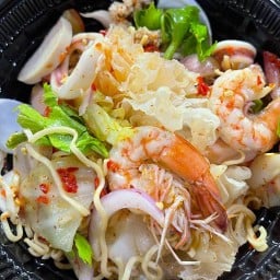 ข้าวหมูแดงหมูกรอบ พิชยา