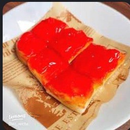 ขนมปังปิงเนย แยมสตอร์เบอรรี่