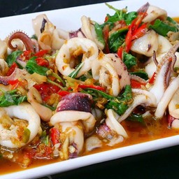 กระเพราปลาหมึก