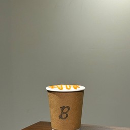 Hot Caramel Milk (นมสดคาราเมลร้อน)