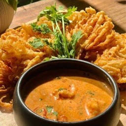 ยำเห็ดเข็มทองทอดกรอบ Crispy golden needle mushroom with coconut milk curry