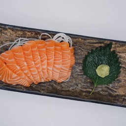 แซลมอนซาชิมิ 10 ชิ้น