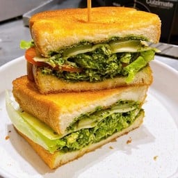Chicken Pesto Tomato Sanwich