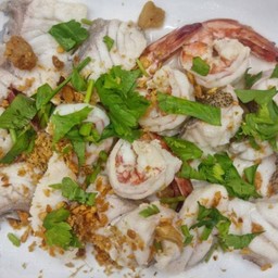 ลวกจิ้มปลาเก๋าและกุ้ง